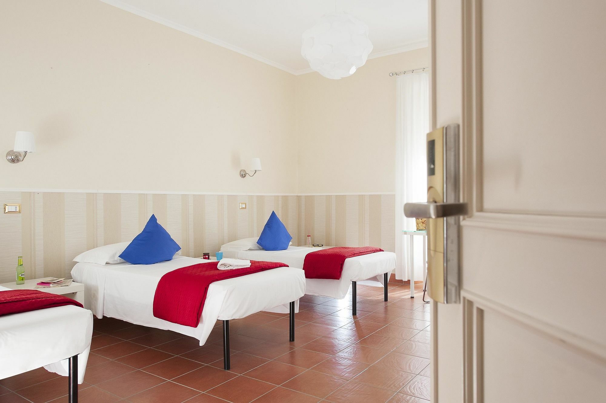 Budget Rooms Des Arts Rome Exterior photo